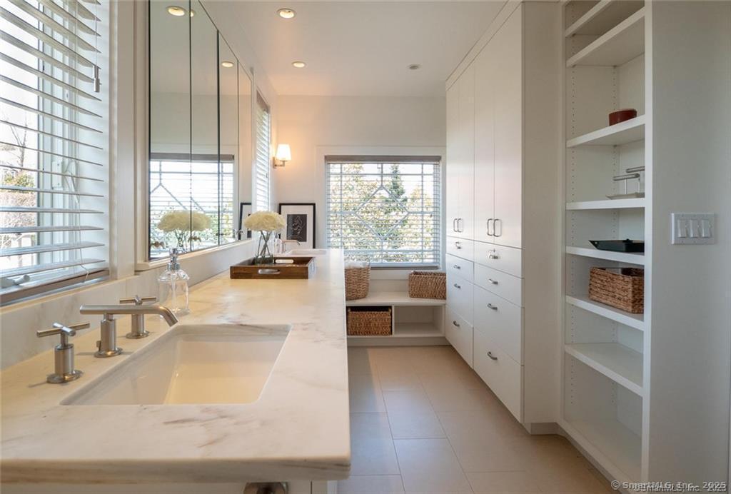 10 Bluewater Hill South