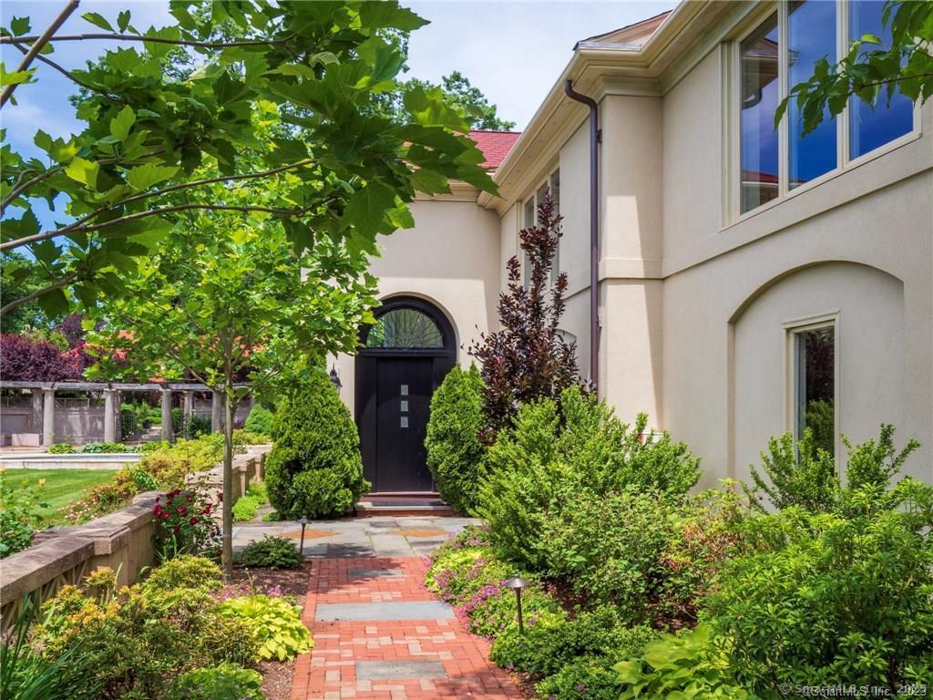10 Bluewater Hill South