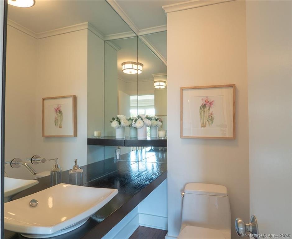 10 Bluewater Hill South