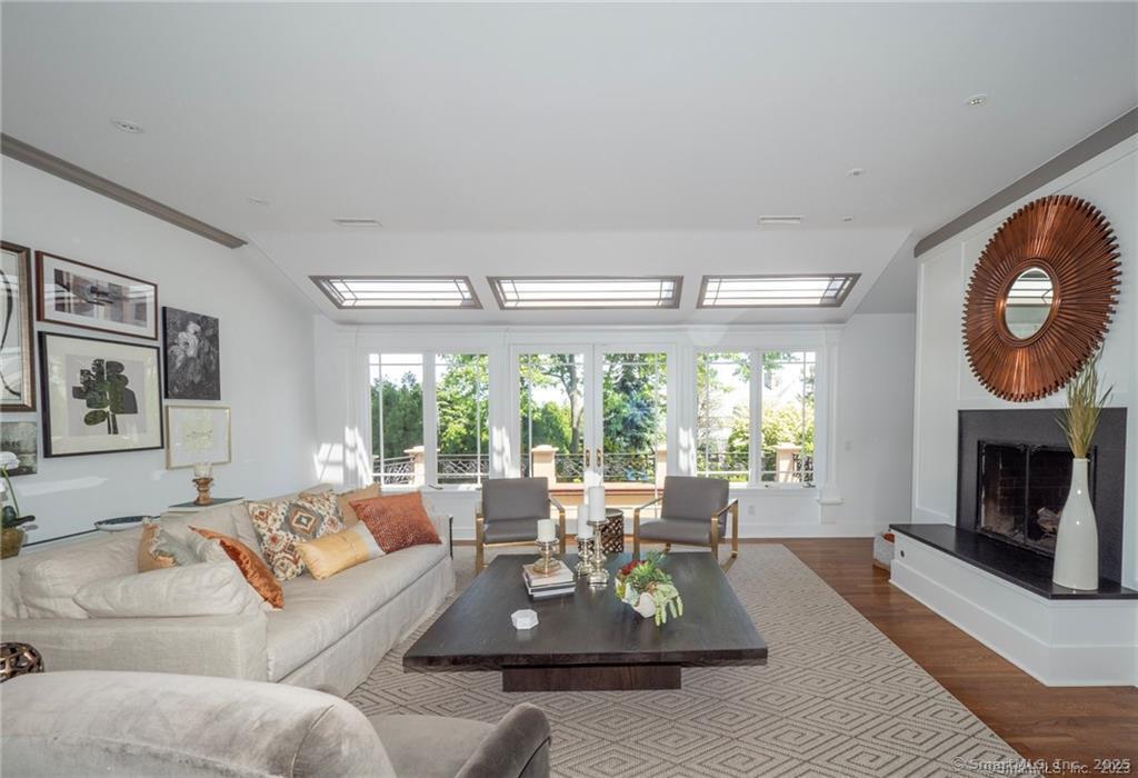 10 Bluewater Hill South