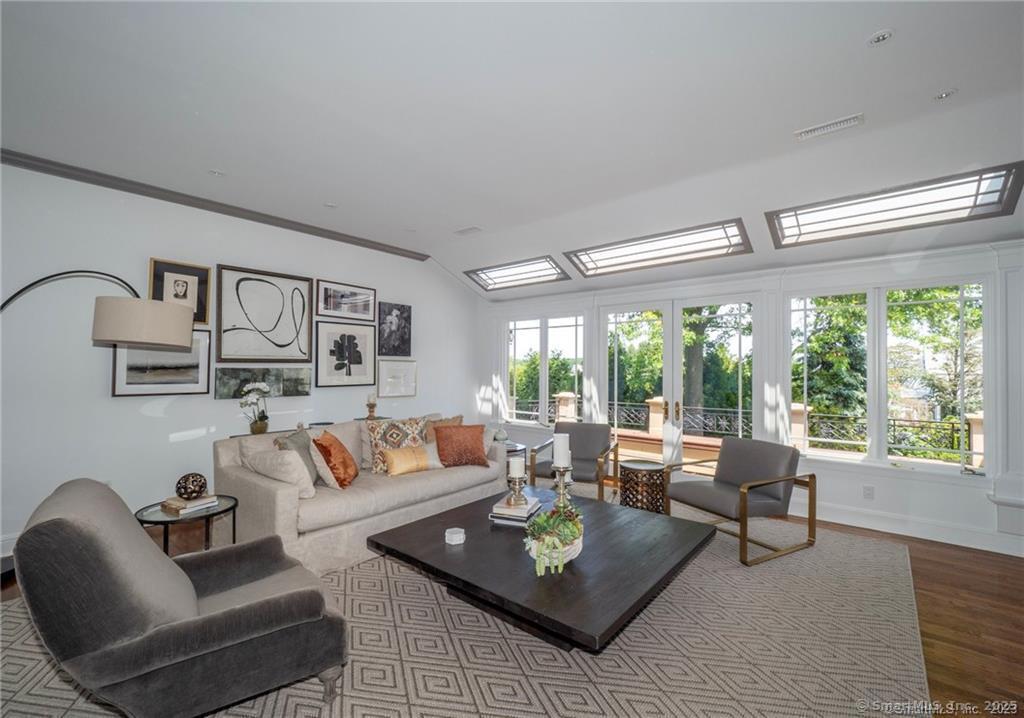 10 Bluewater Hill South