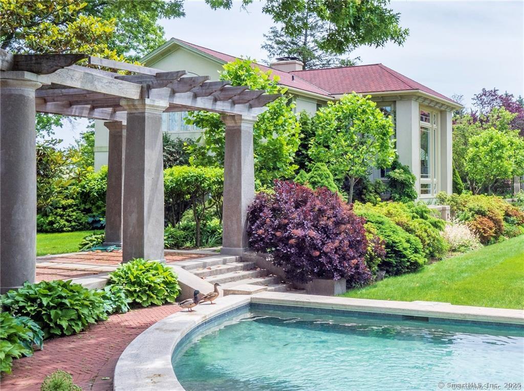 10 Bluewater Hill South