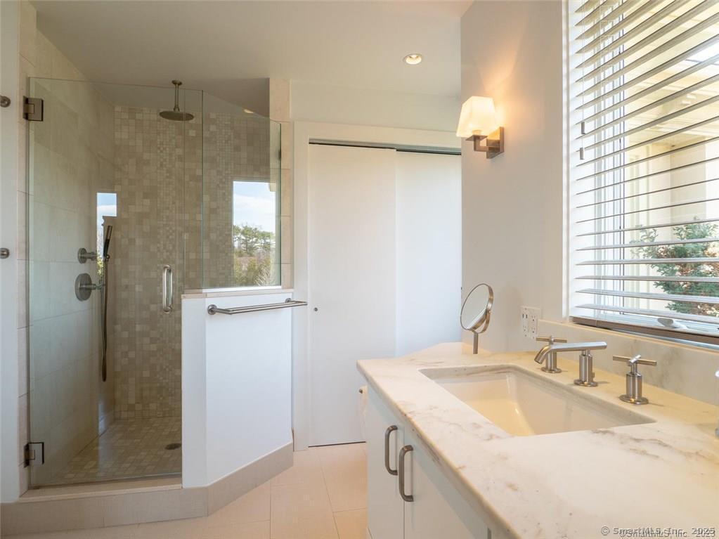 10 Bluewater Hill South