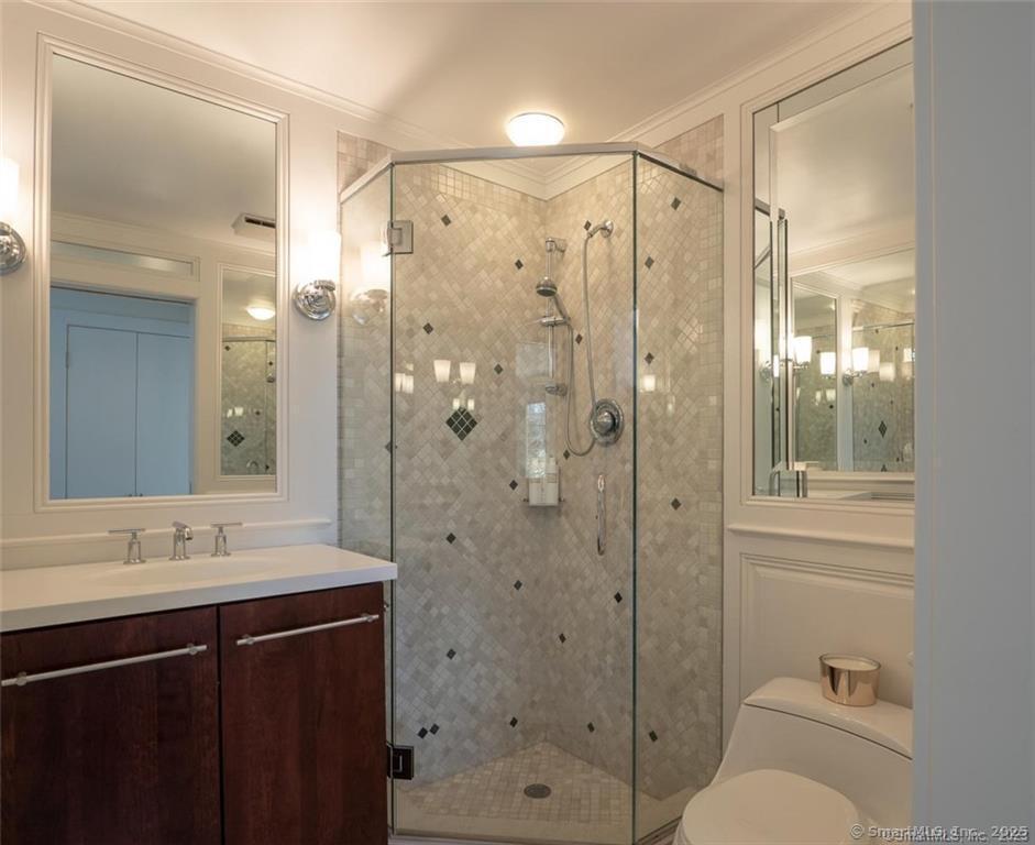 10 Bluewater Hill South
