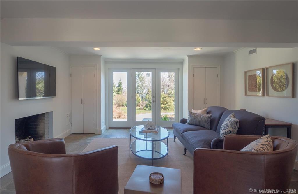 10 Bluewater Hill South