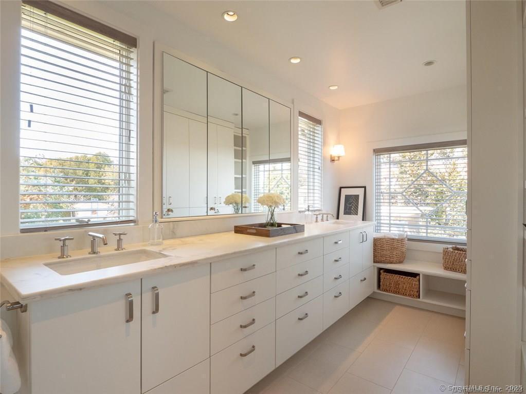 10 Bluewater Hill South