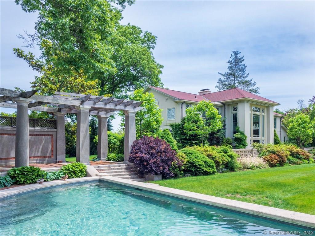 10 Bluewater Hill South
