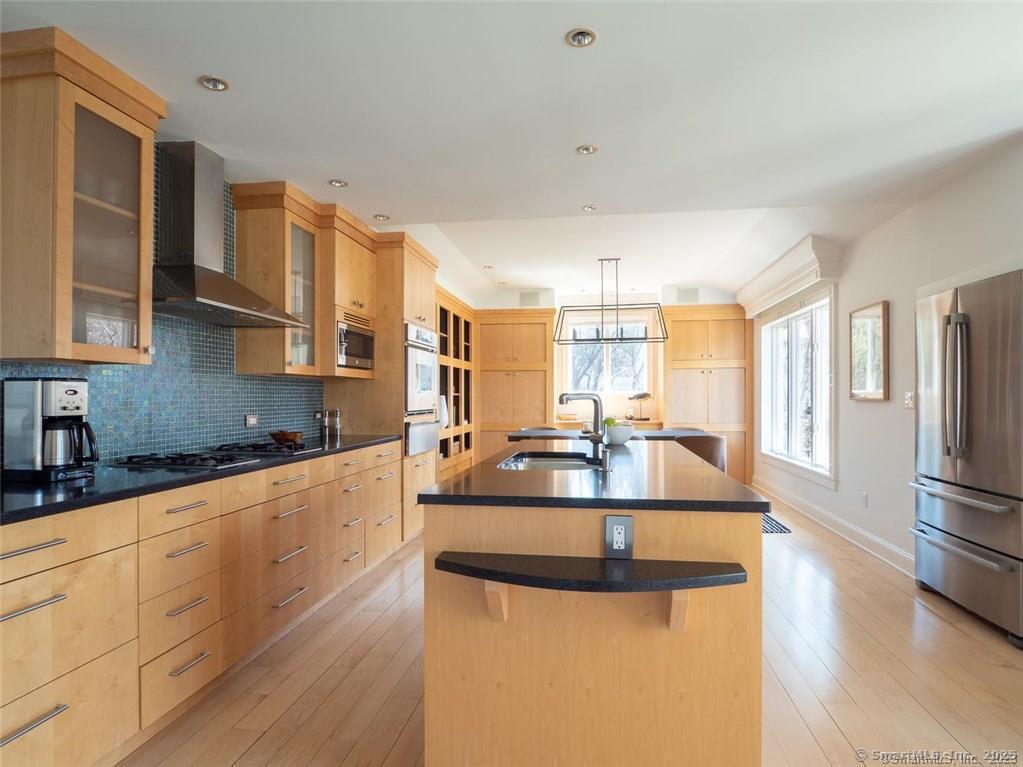 10 Bluewater Hill South