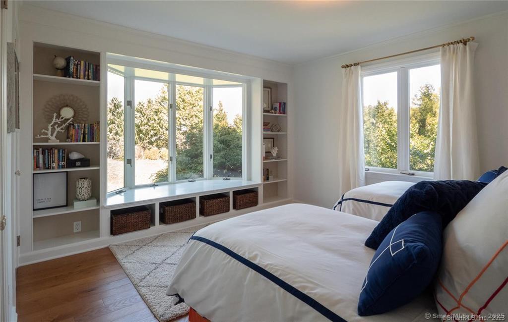 10 Bluewater Hill South