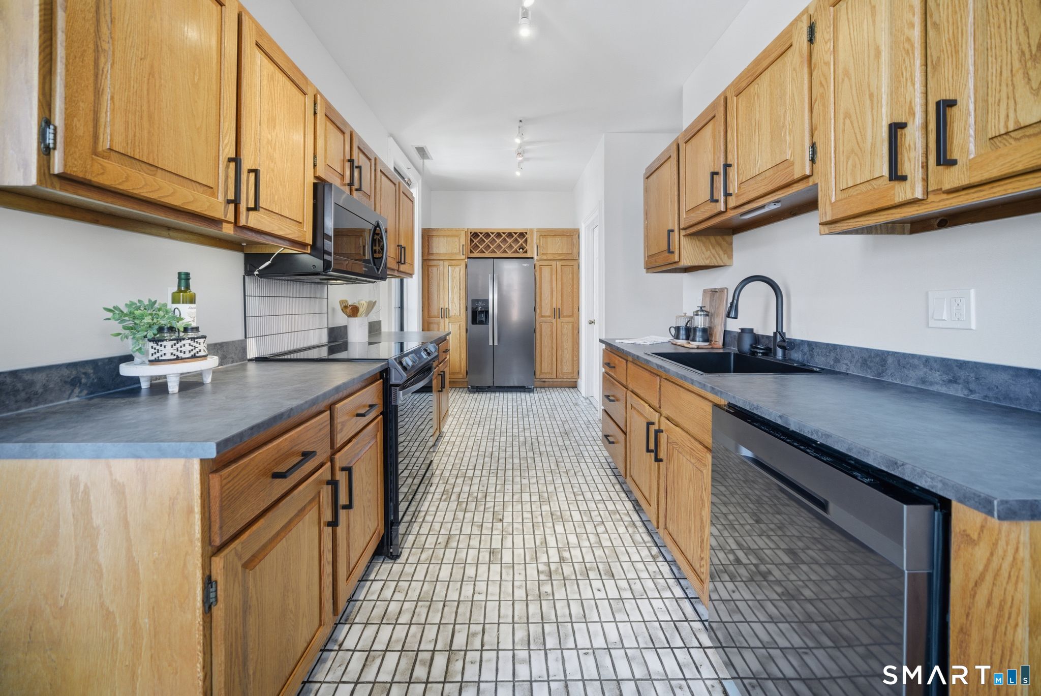 34 Charter Oak Place 4