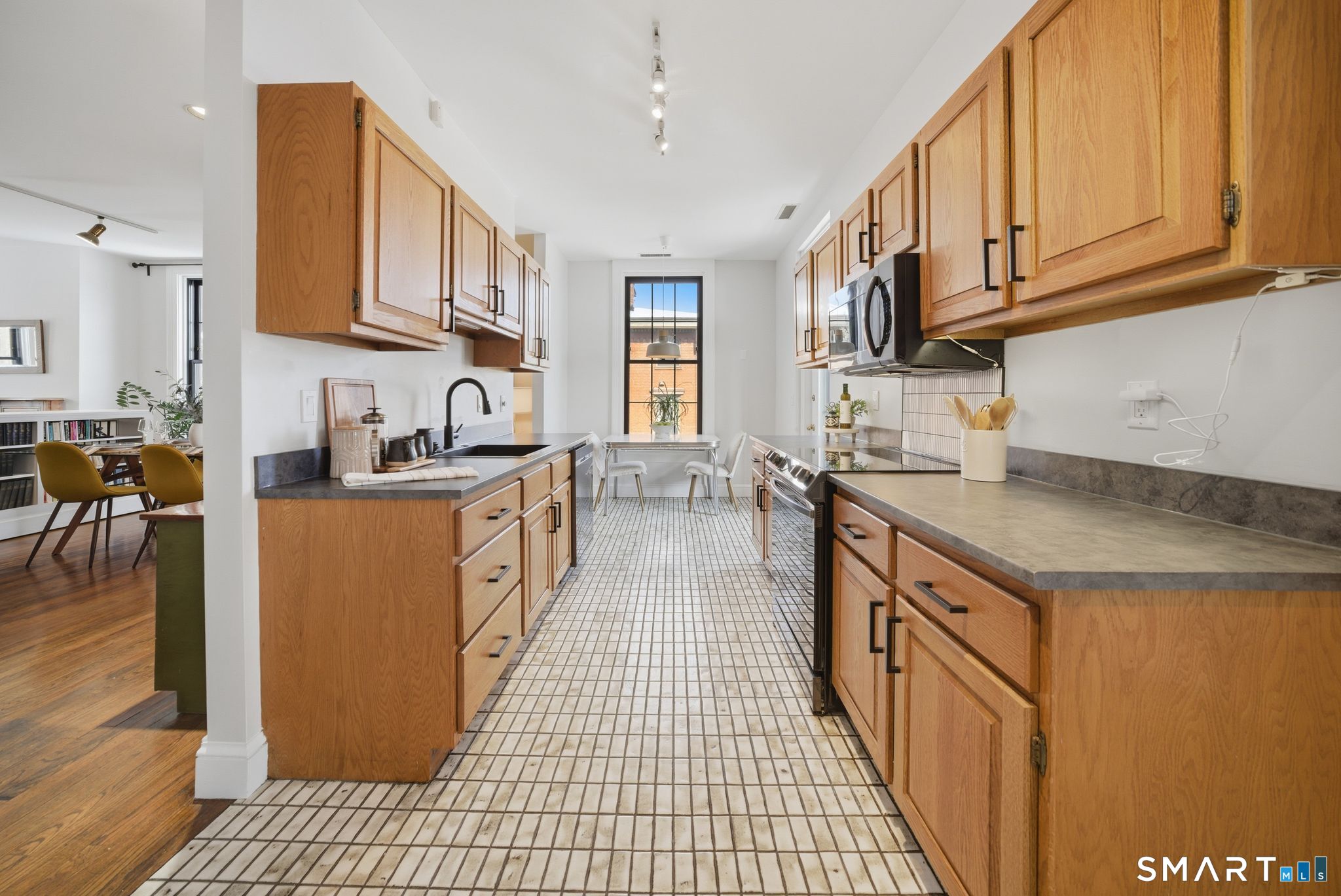 34 Charter Oak Place 4