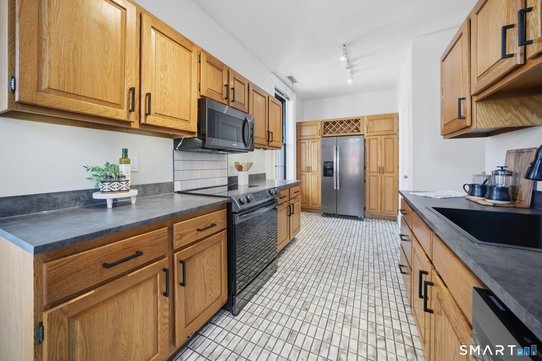 34 Charter Oak Place 4