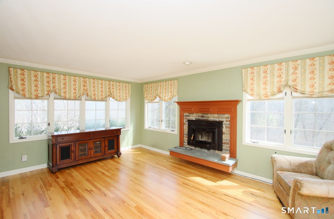 22 Meadowood Drive