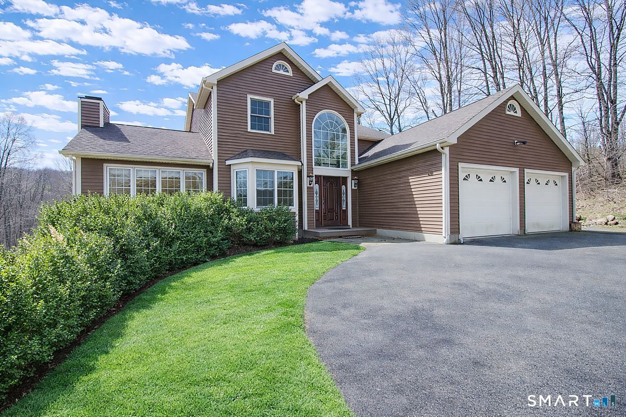 22 Meadowood Drive