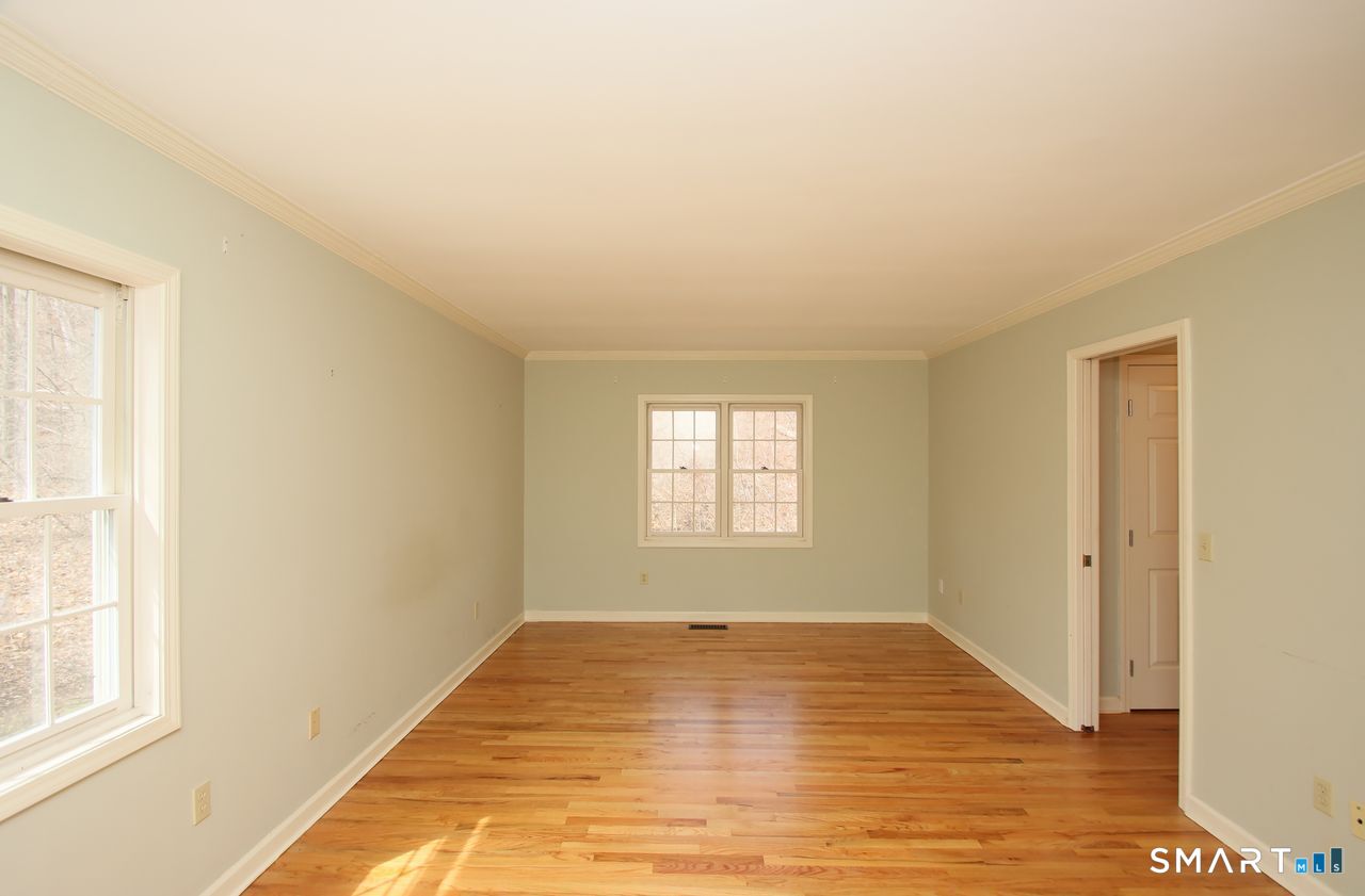 22 Meadowood Drive