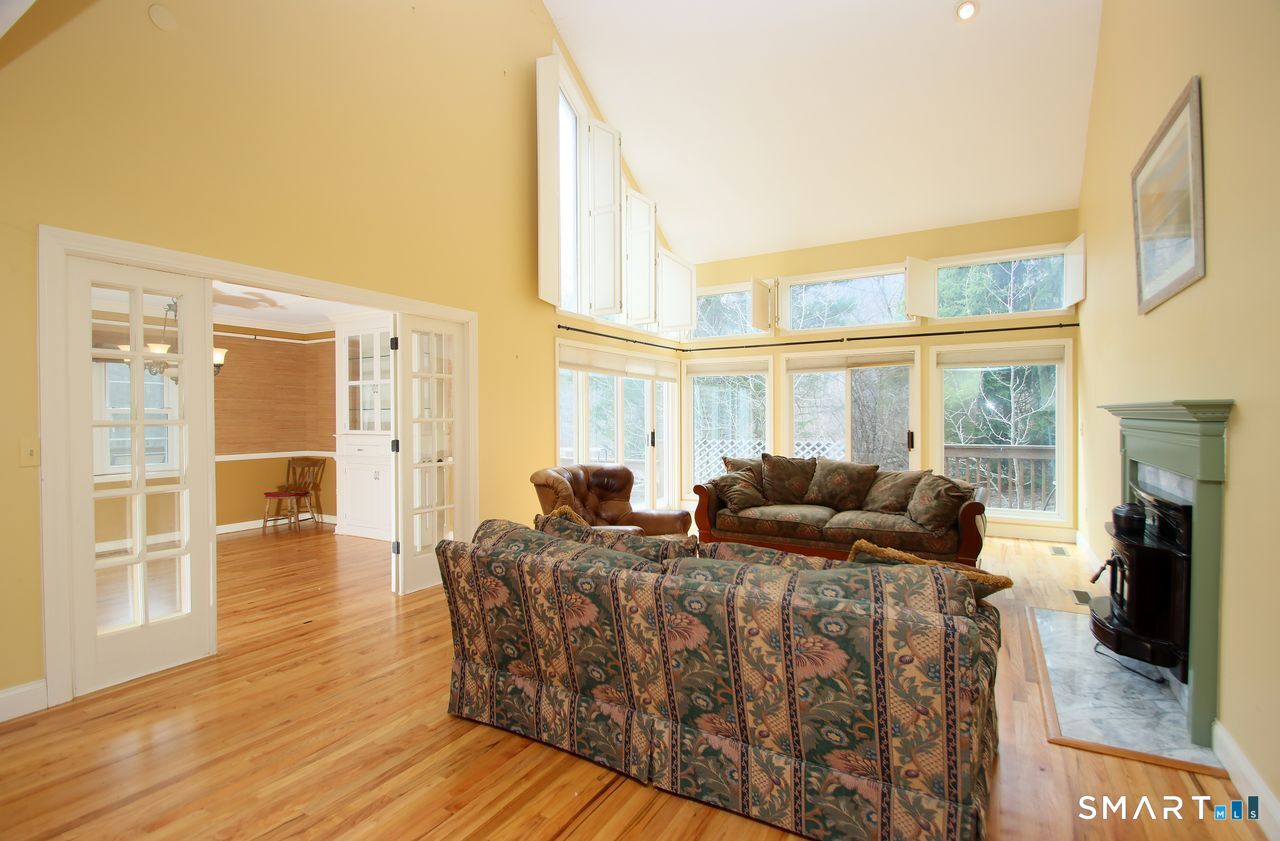 22 Meadowood Drive