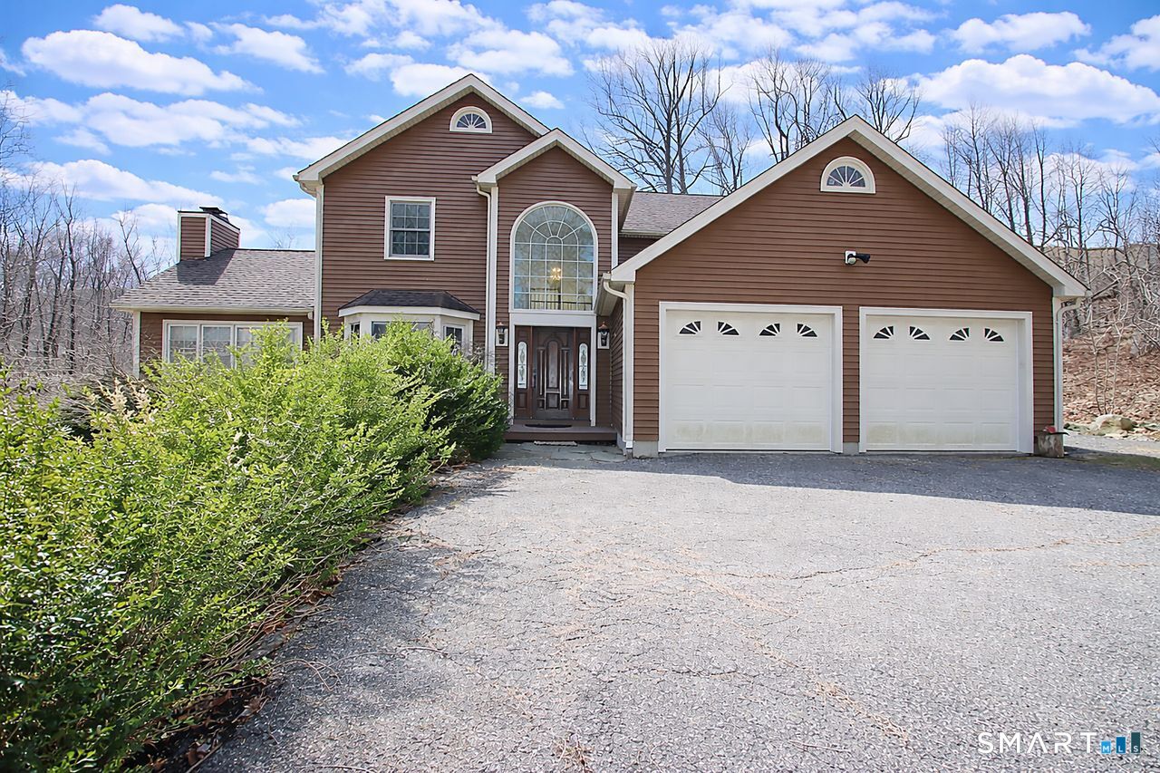 22 Meadowood Drive