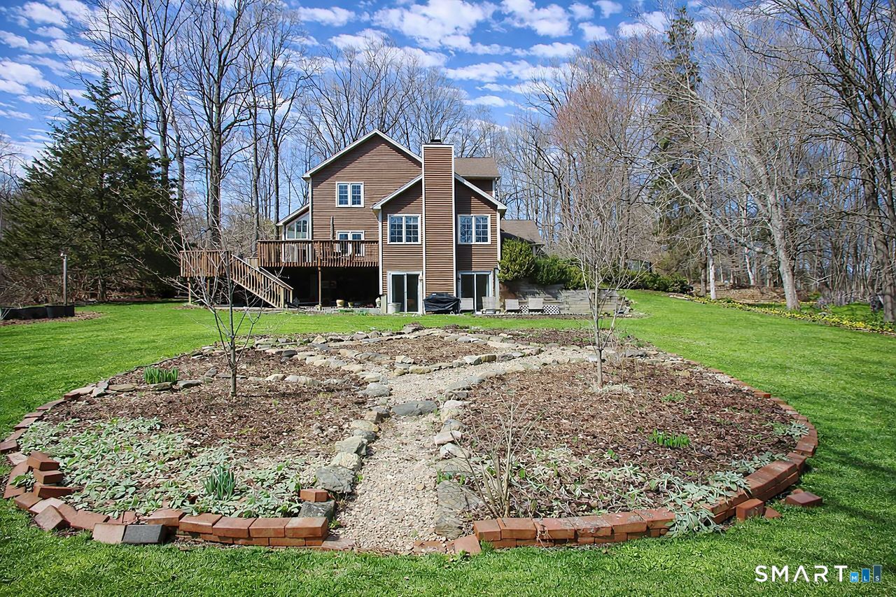22 Meadowood Drive