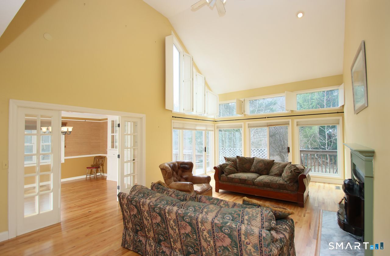 22 Meadowood Drive