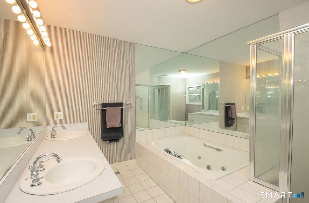 22 Meadowood Drive