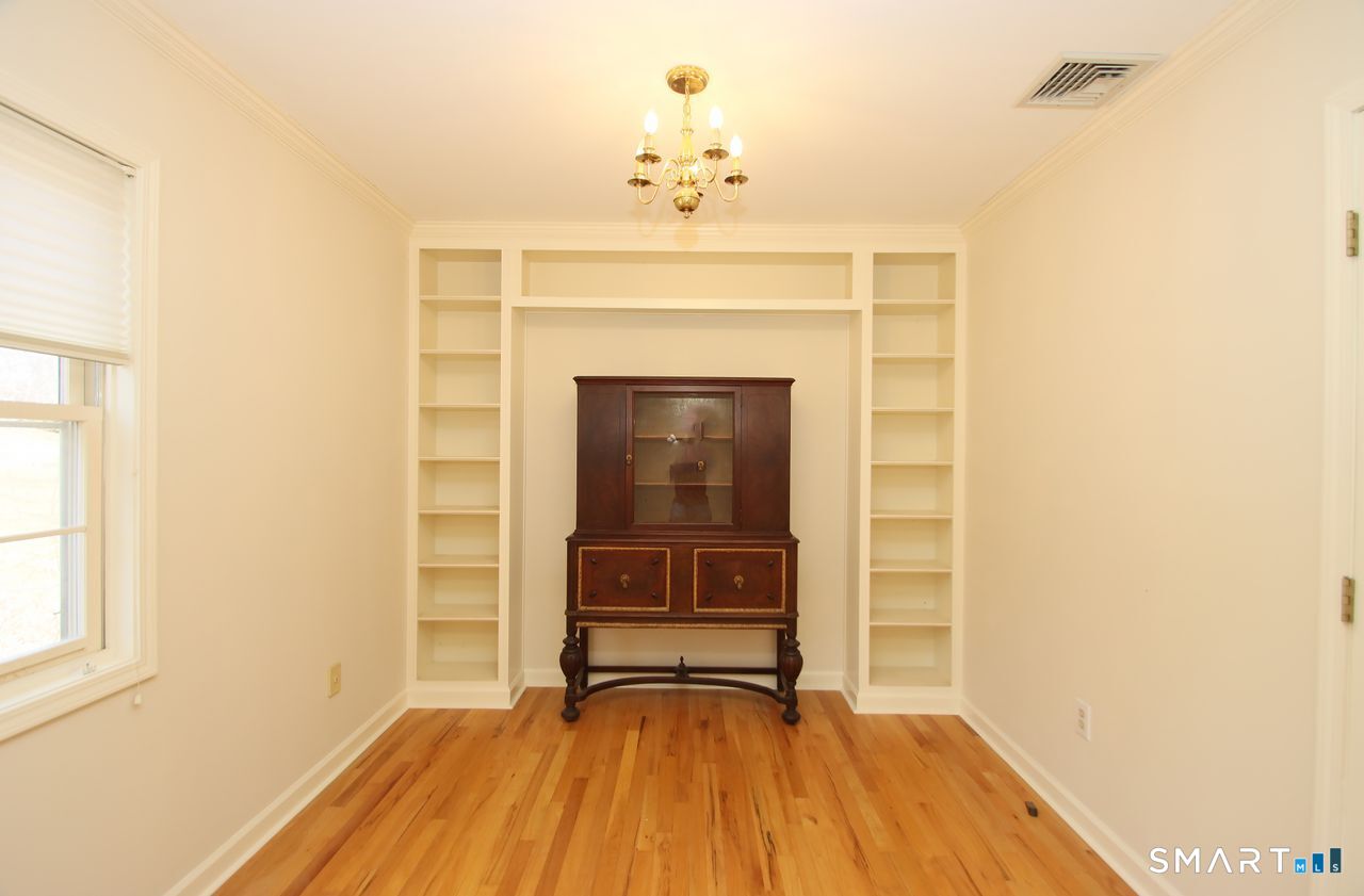 22 Meadowood Drive
