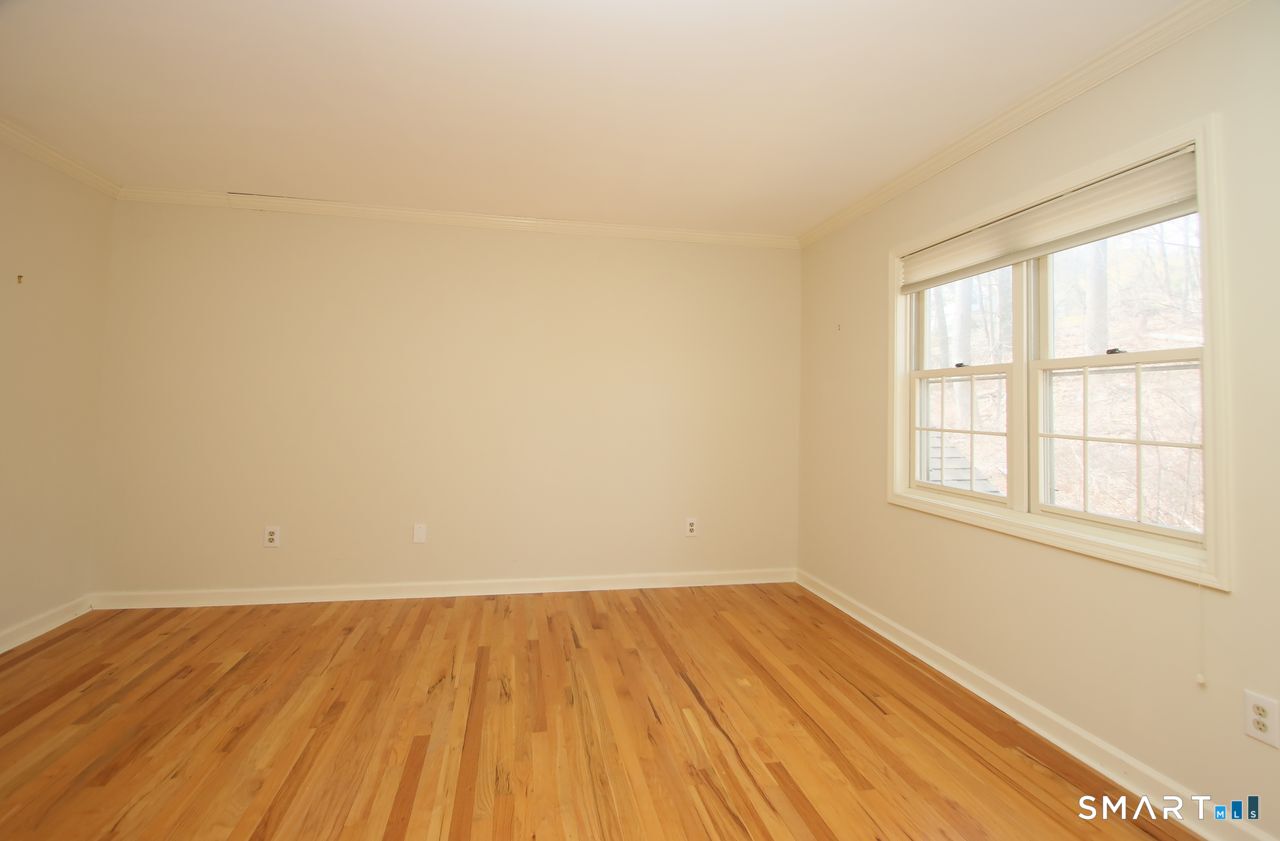 22 Meadowood Drive