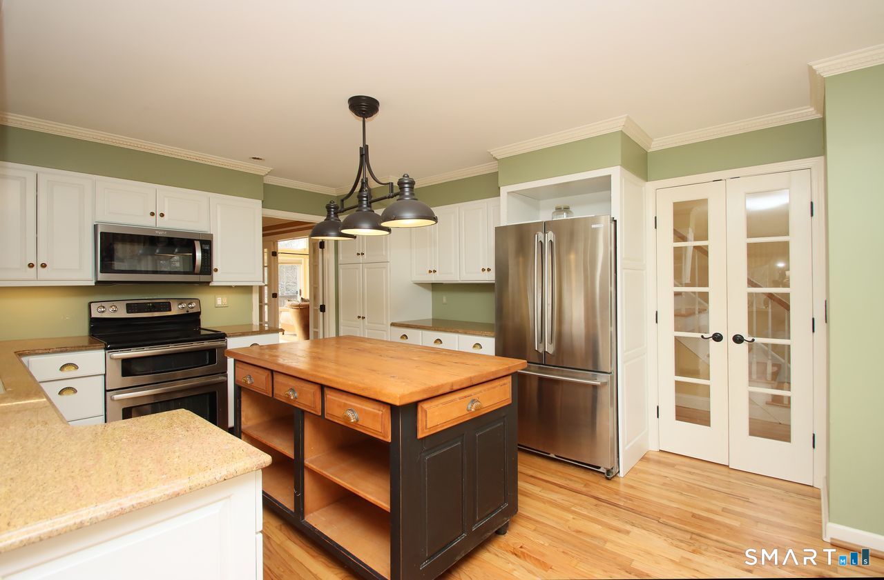 22 Meadowood Drive