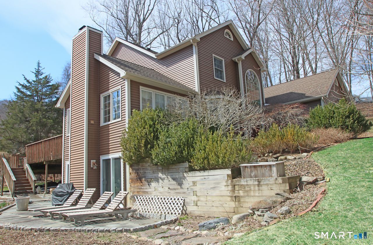 22 Meadowood Drive