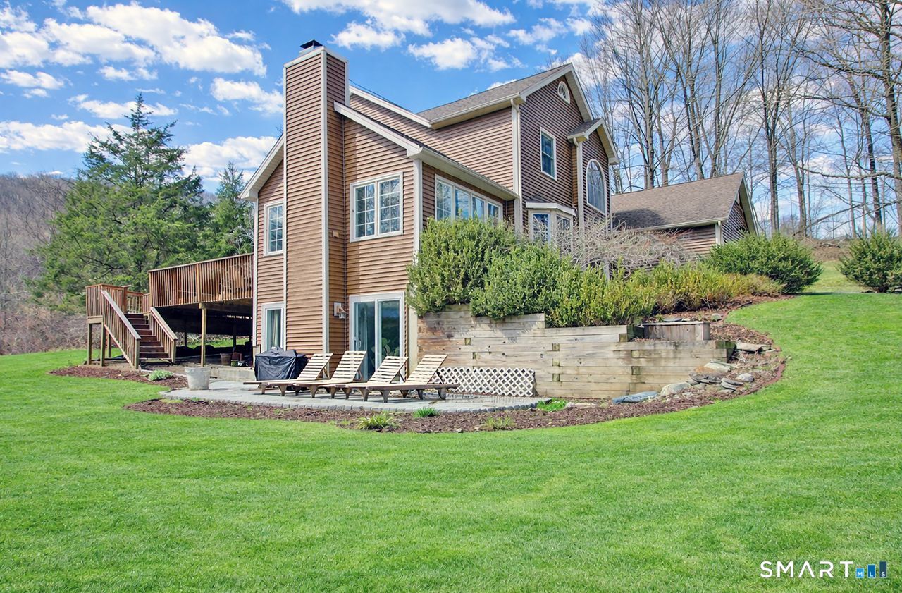 22 Meadowood Drive