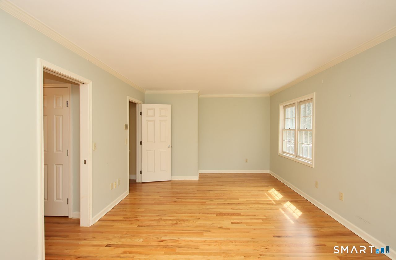 22 Meadowood Drive