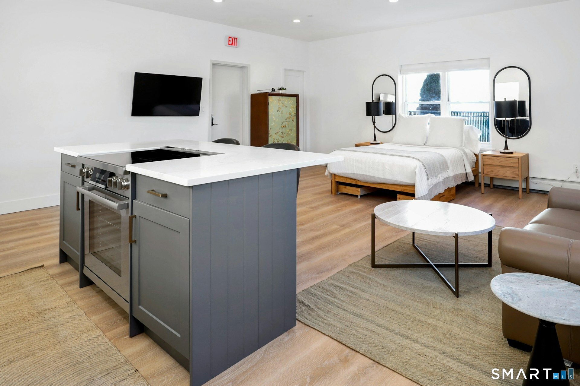 225 Washington Boulevard