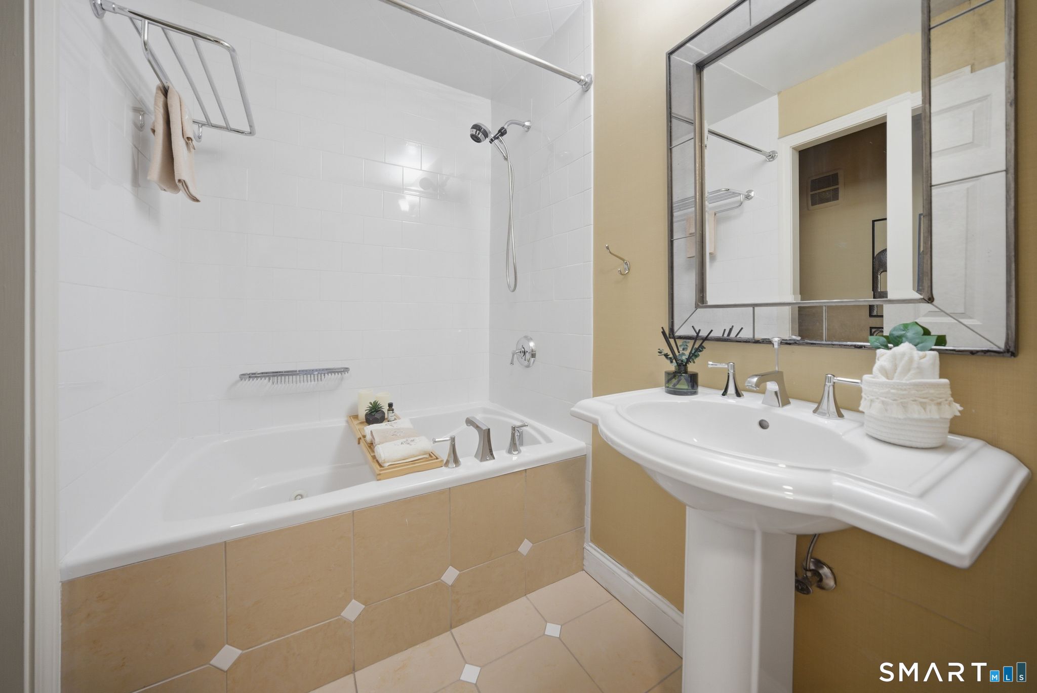 1 Gold Street 17D&E