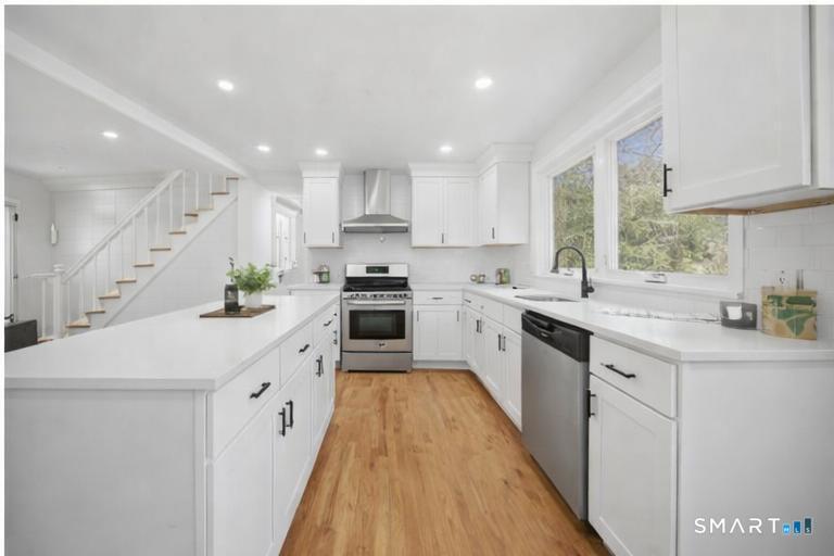 35 Dyer Avenue