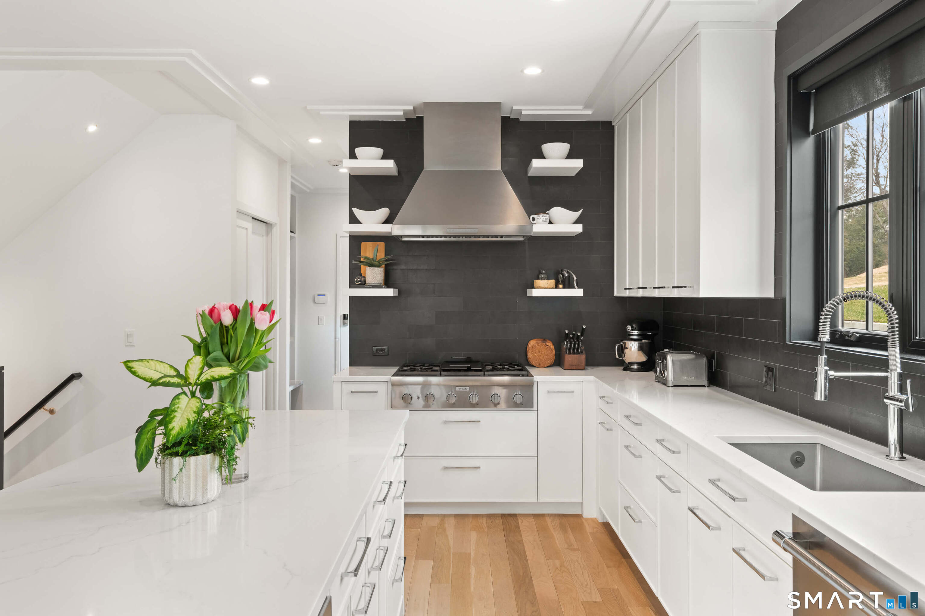 40 Richmondville Avenue