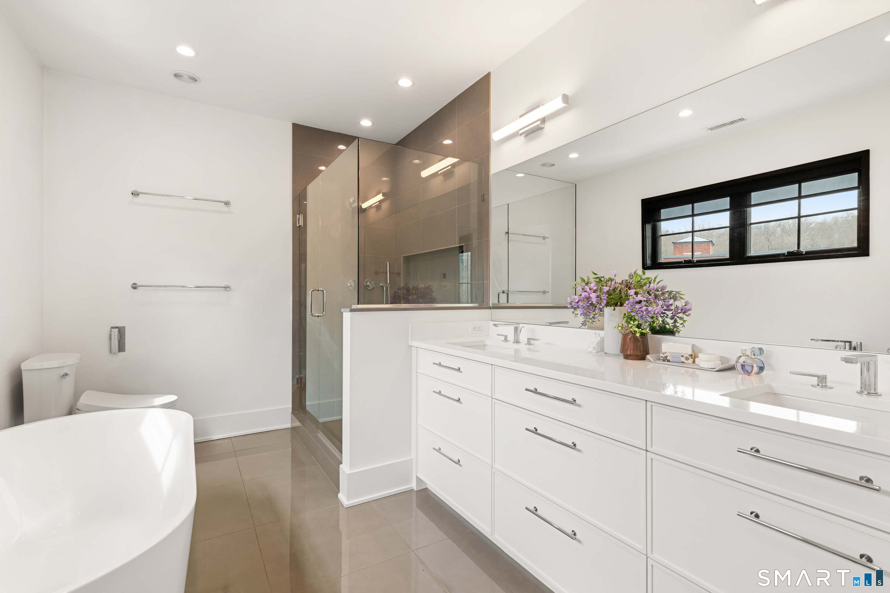 40 Richmondville Avenue