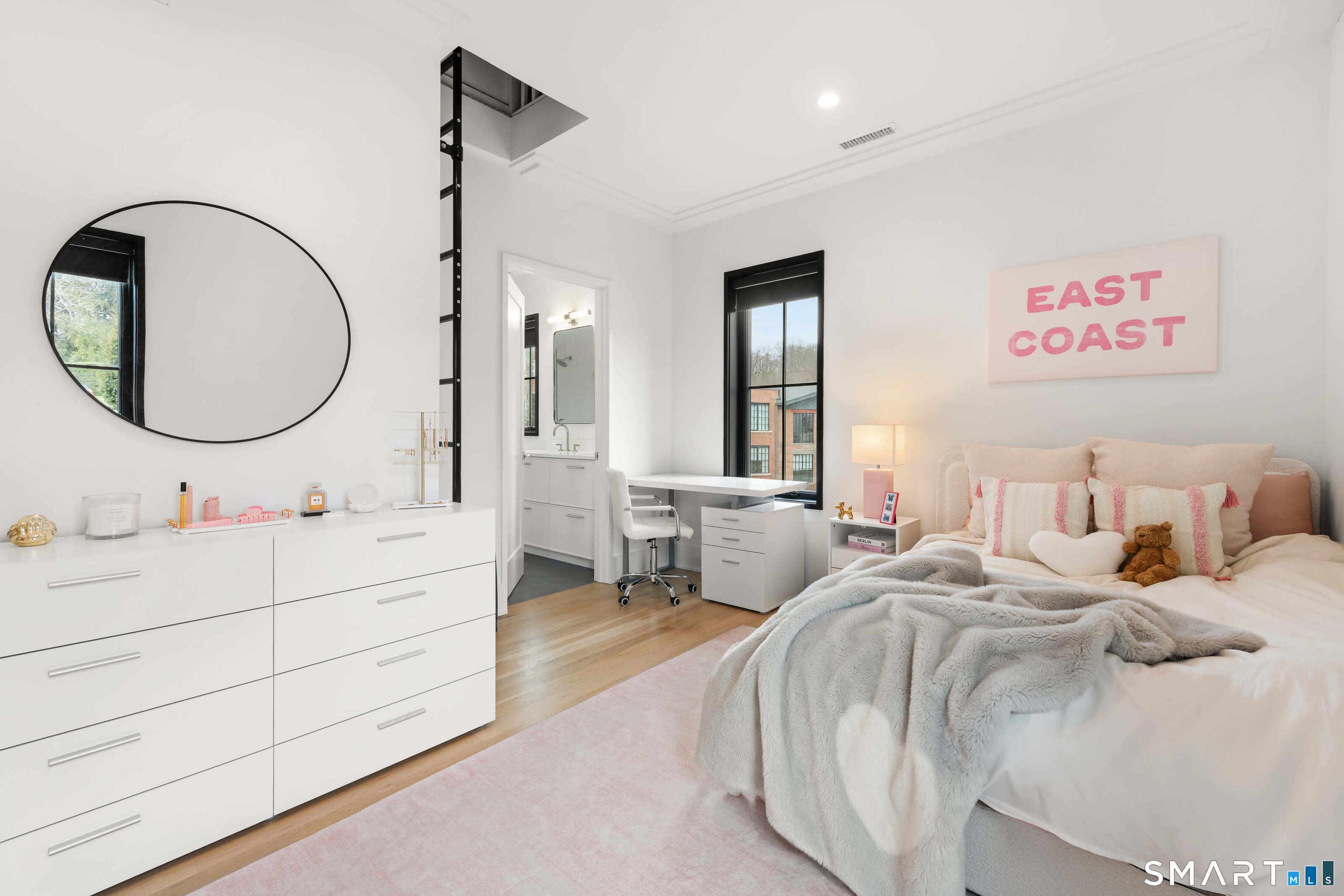 40 Richmondville Avenue