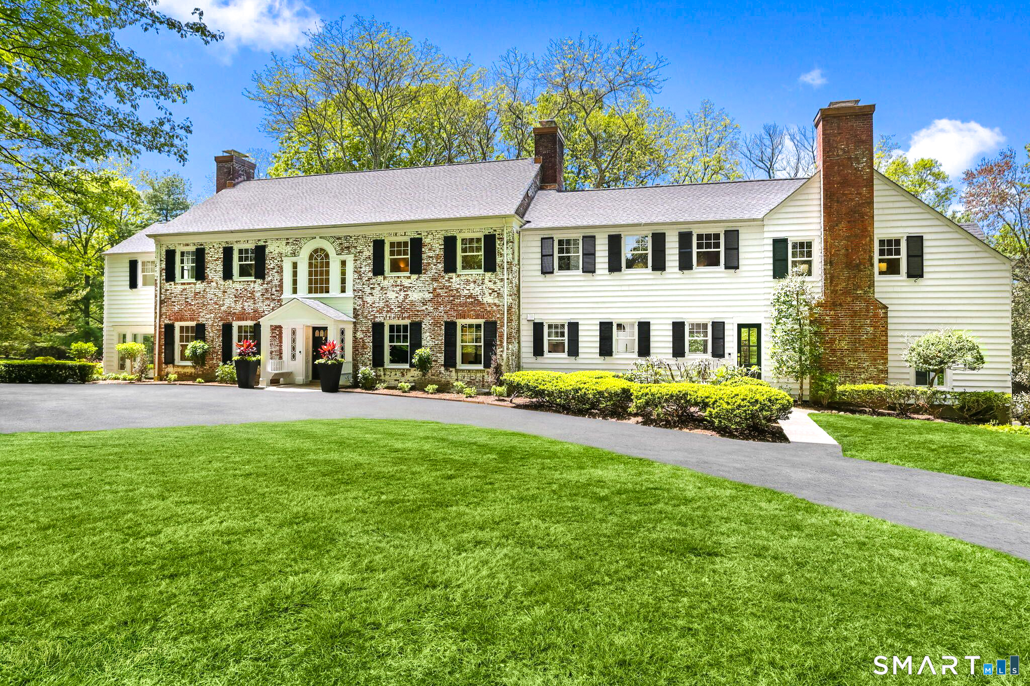 530 Round Hill Road
