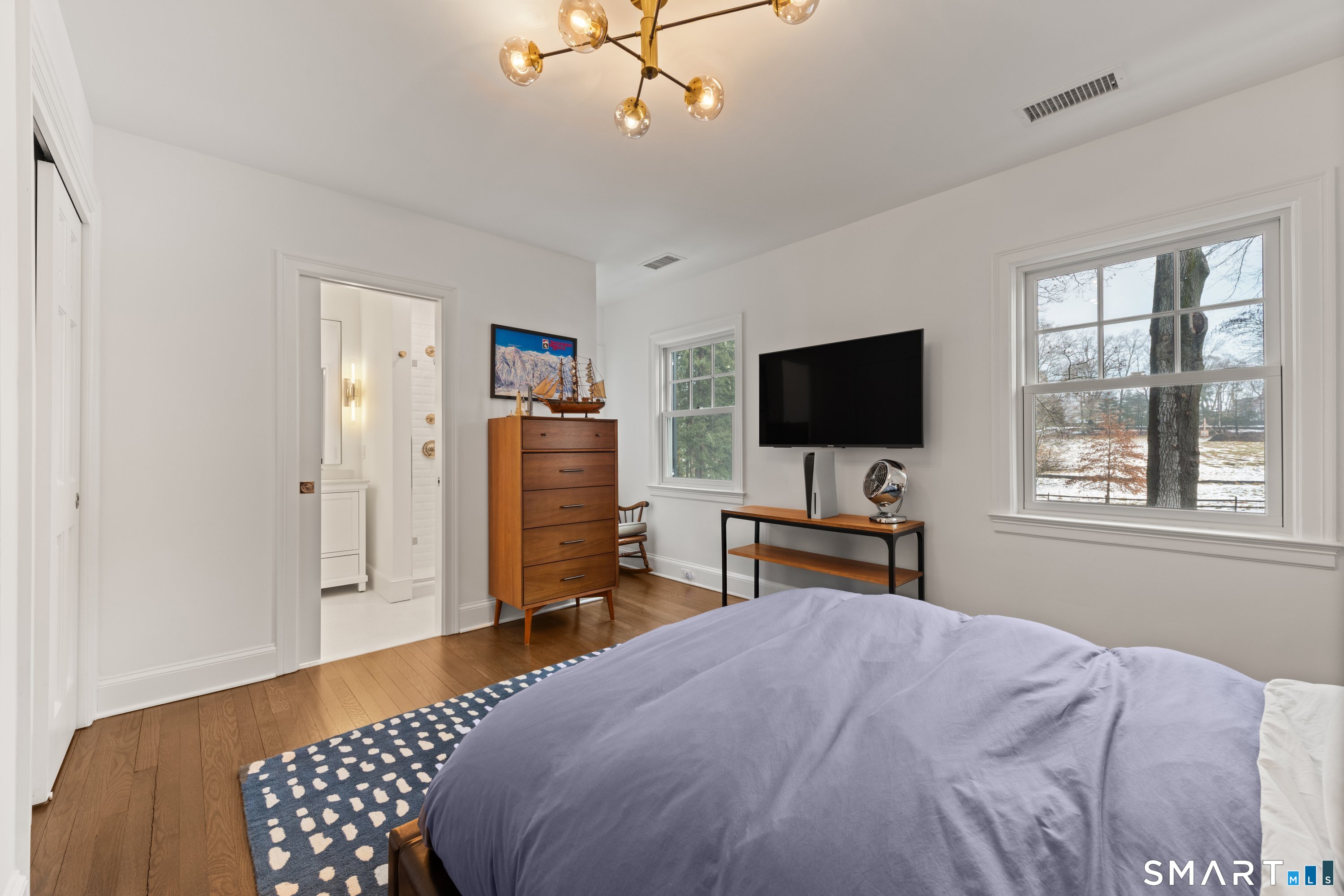 530 Round Hill Road