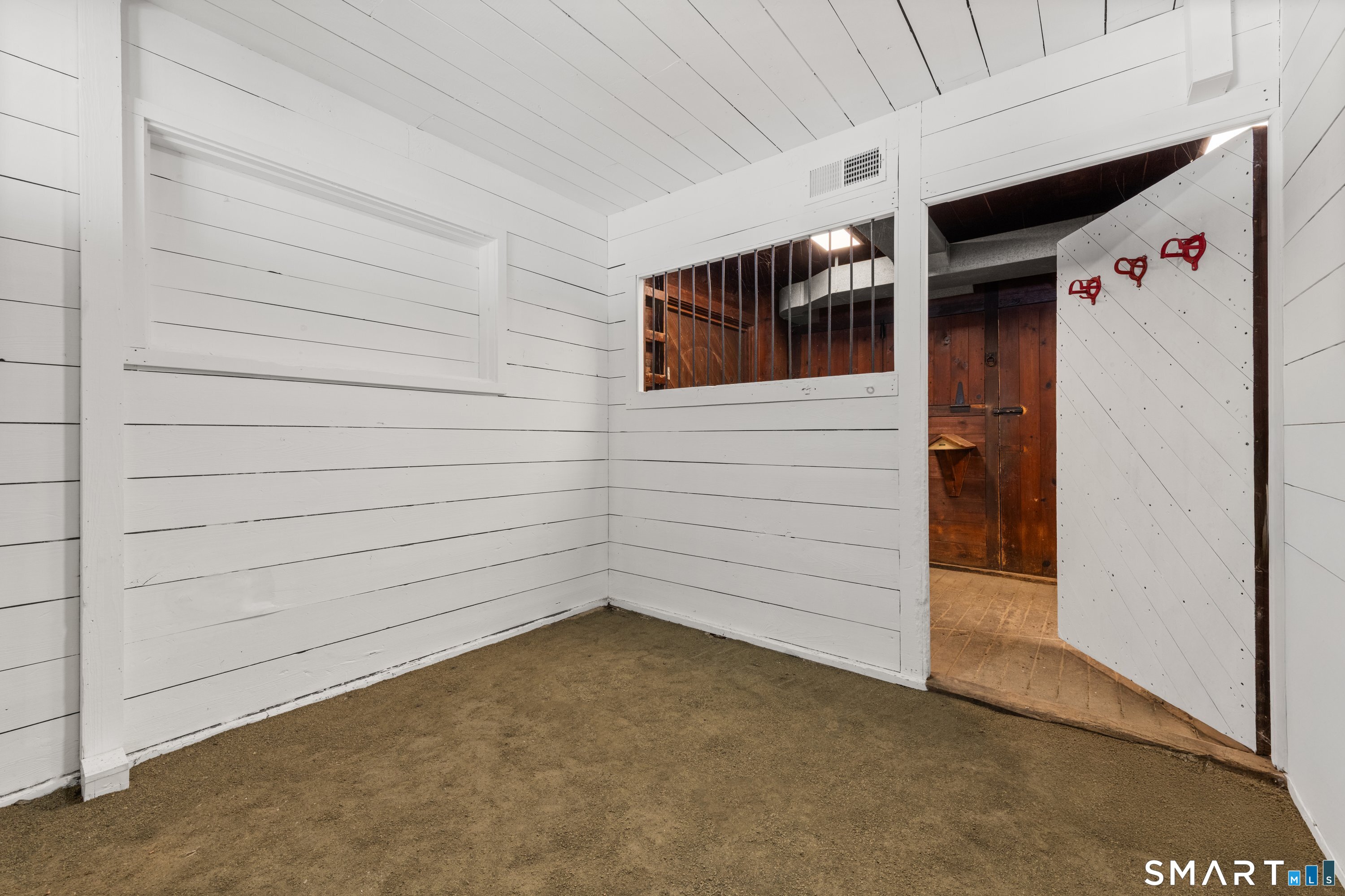 530 Round Hill Road