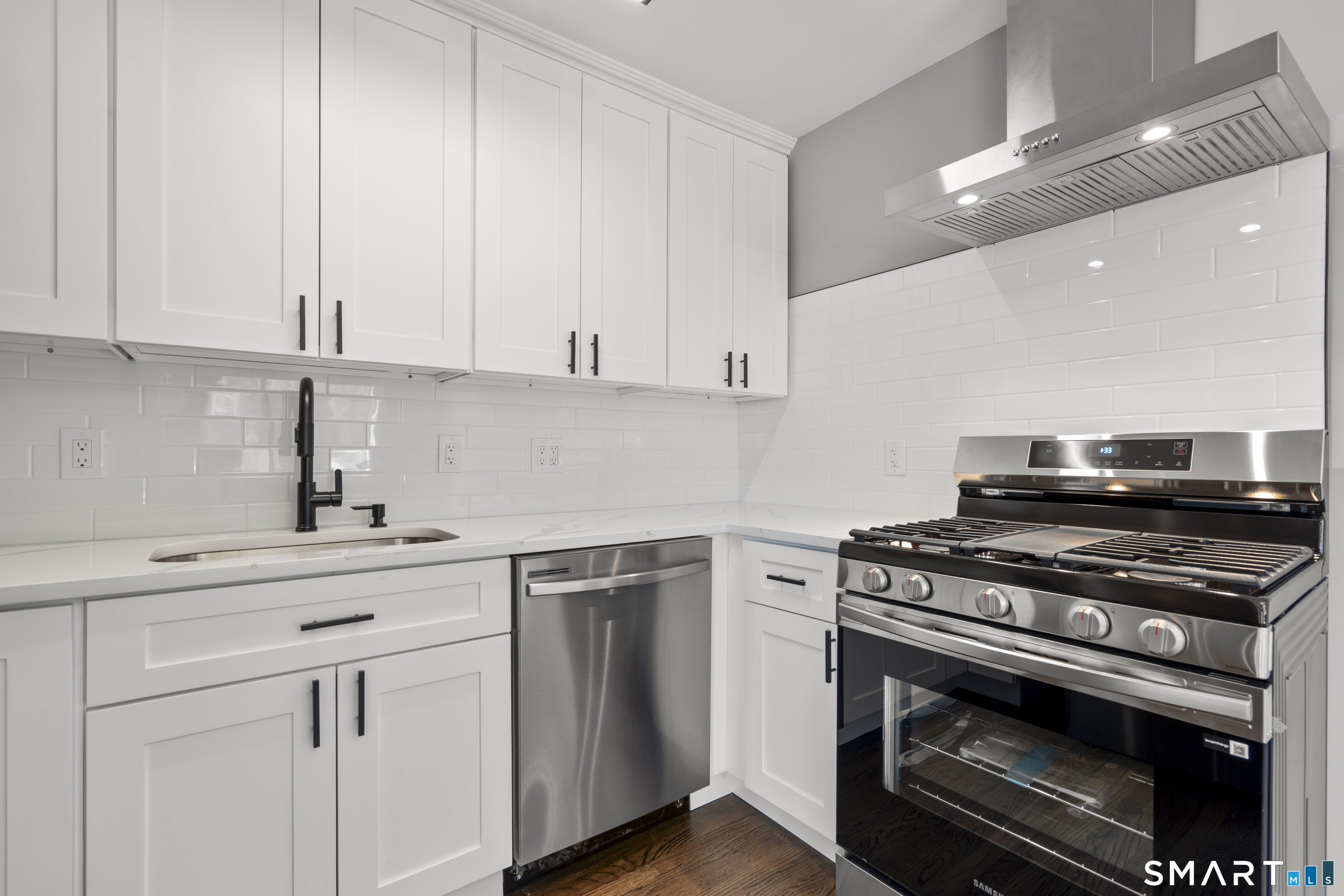 105 Richmond Hill Avenue 2