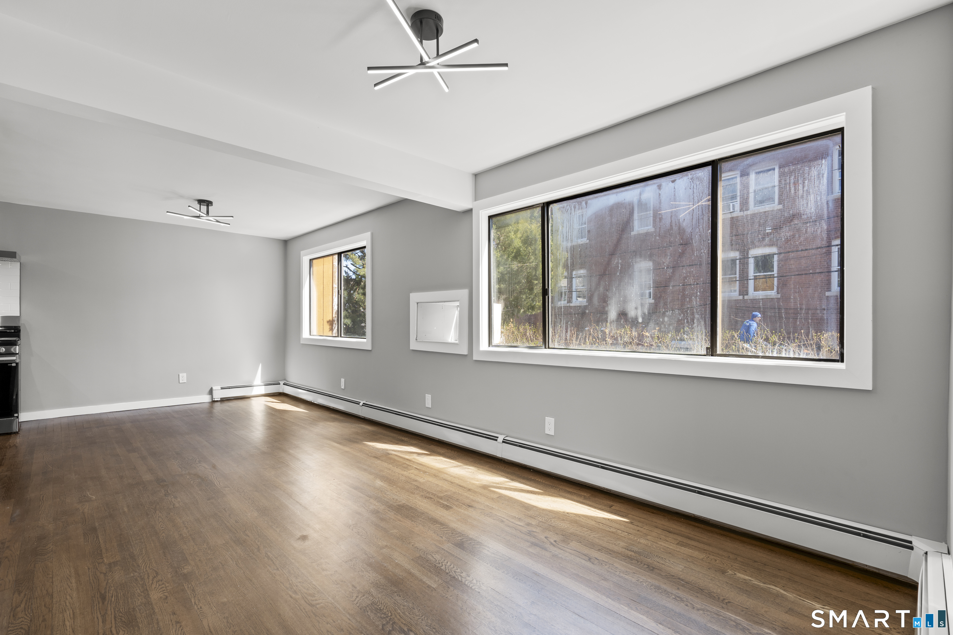 105 Richmond Hill Avenue 2