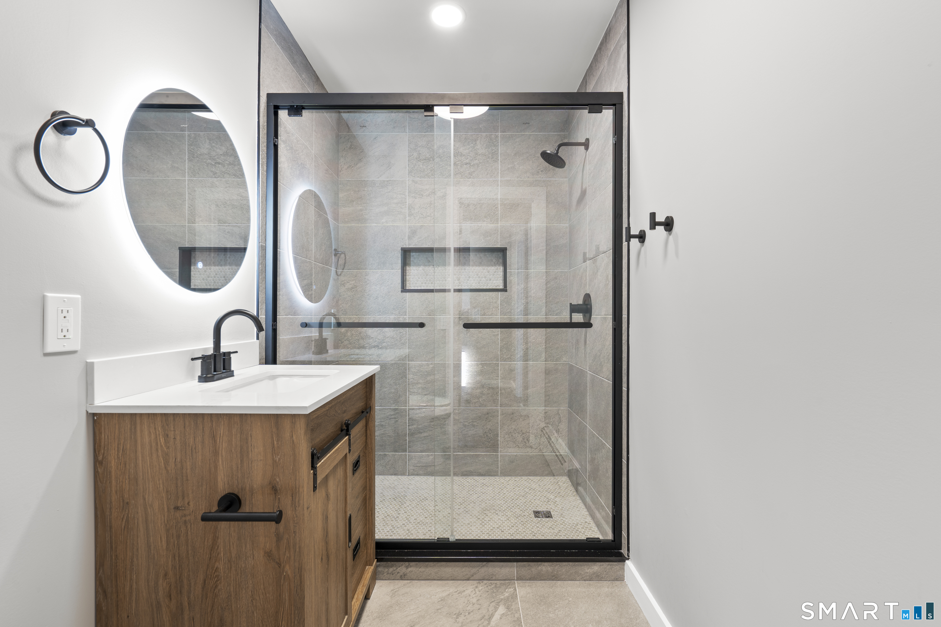 105 Richmond Hill Avenue 2