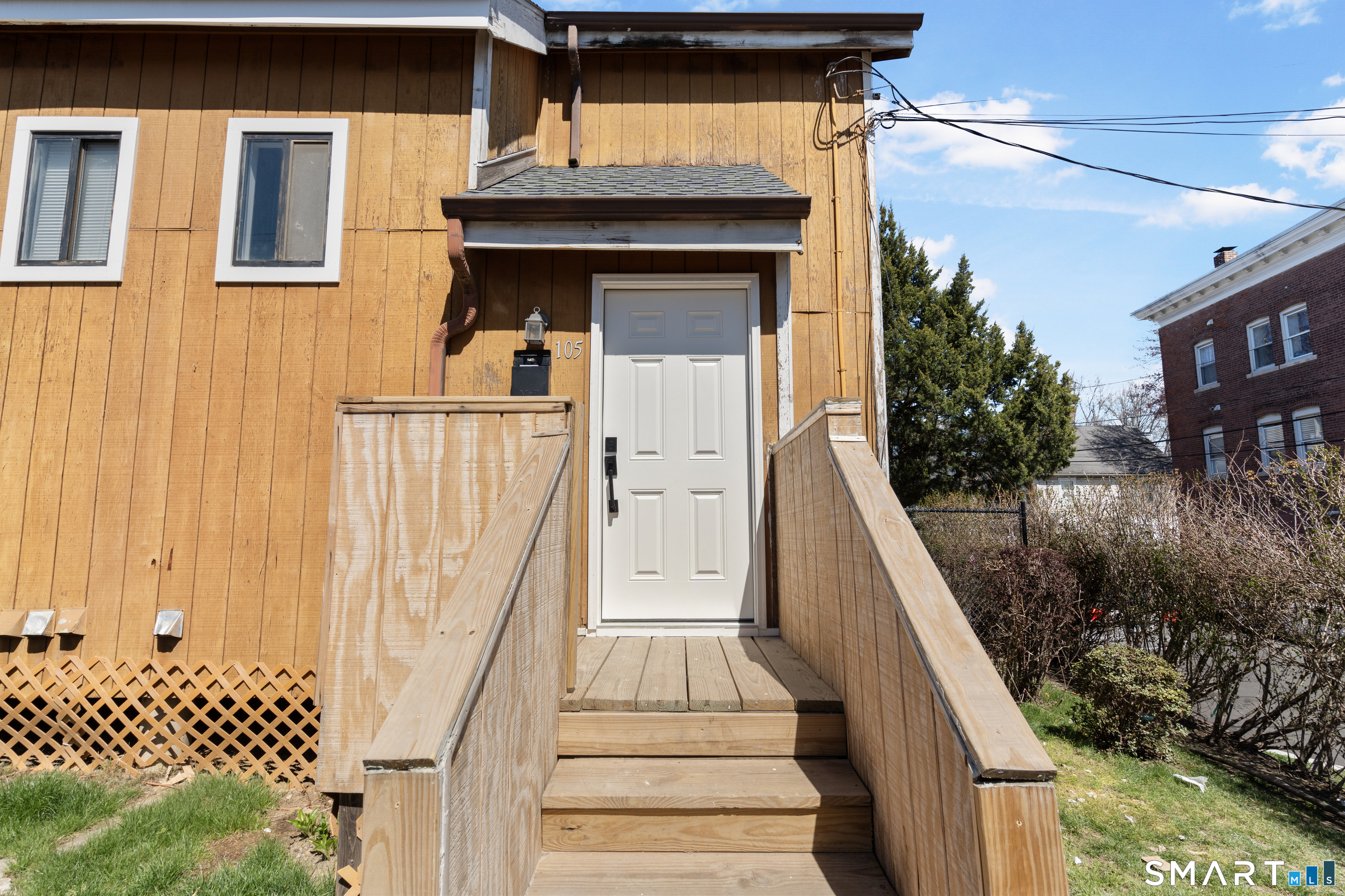 105 Richmond Hill Avenue 2