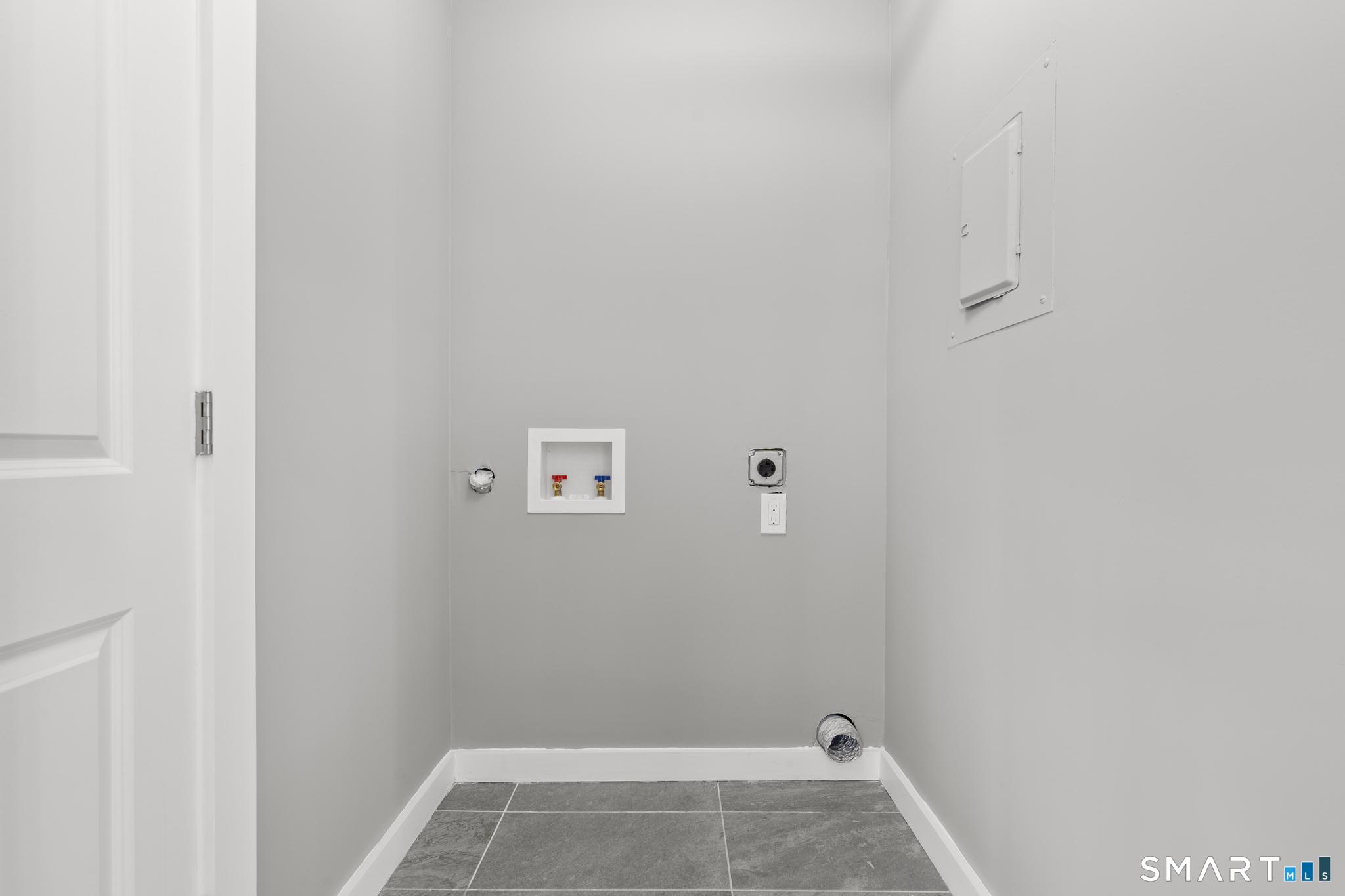 105 Richmond Hill Avenue 2