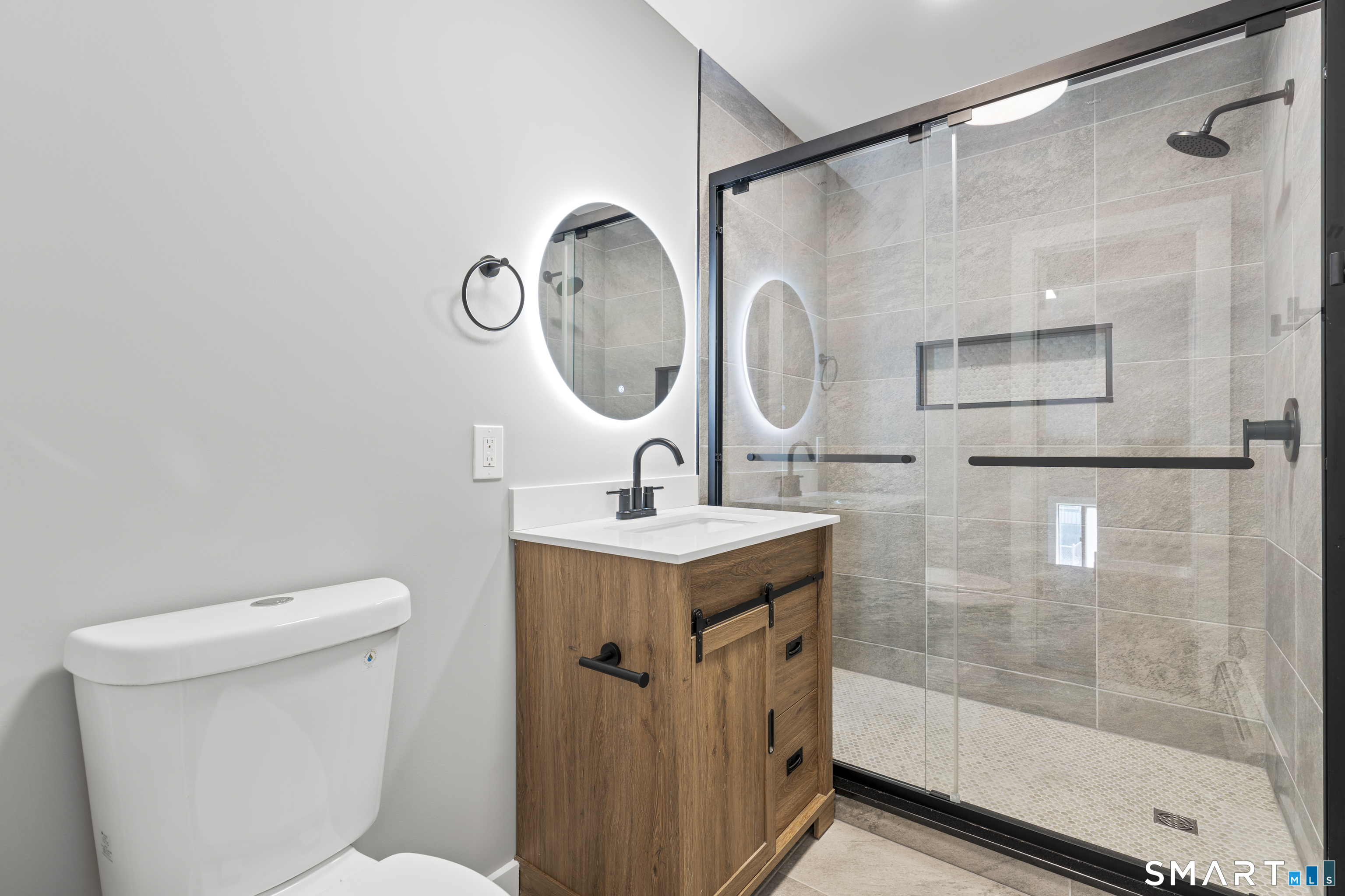 105 Richmond Hill Avenue 2