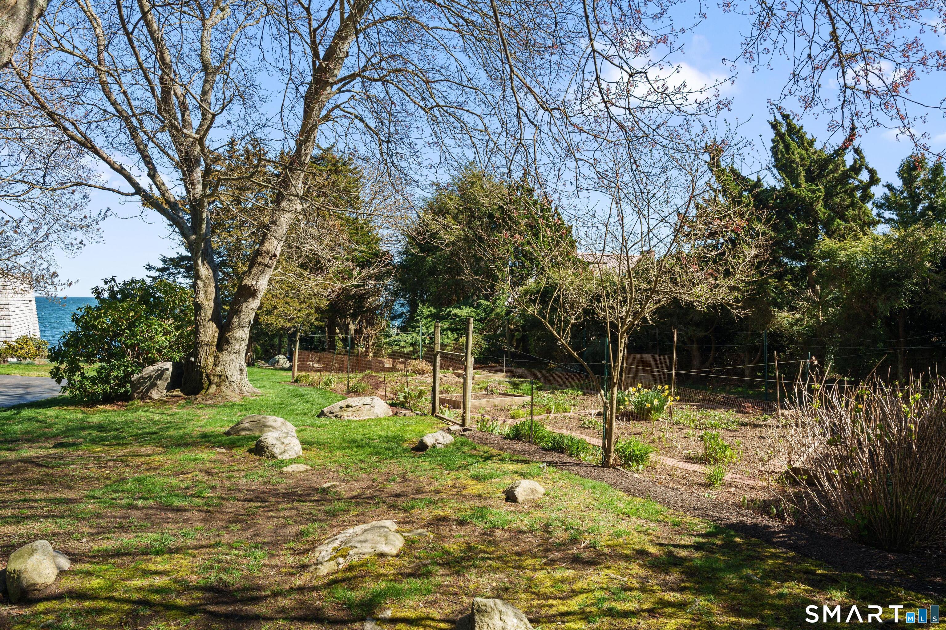 39 Chippechaug Trail