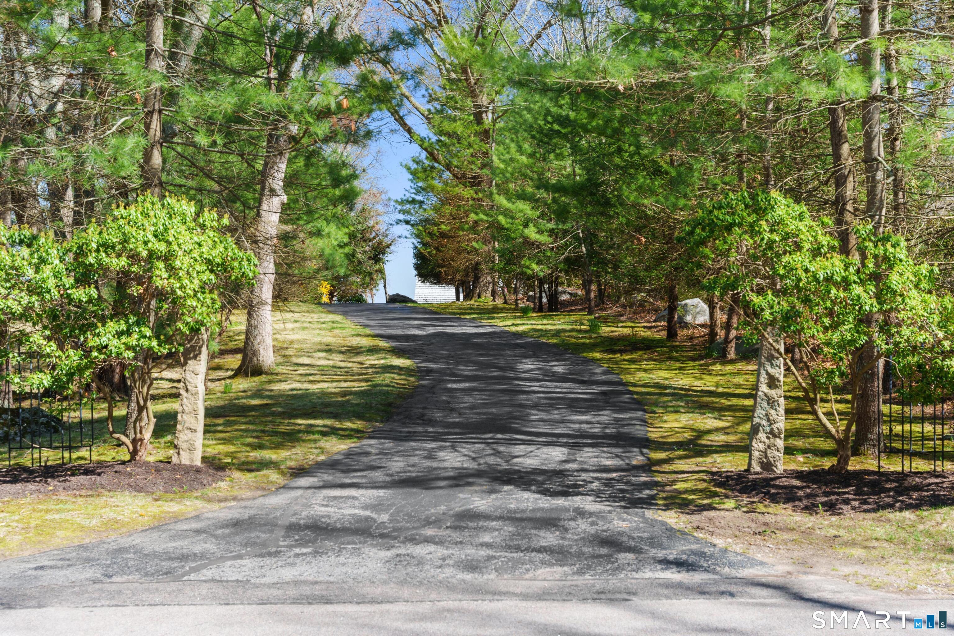 39 Chippechaug Trail