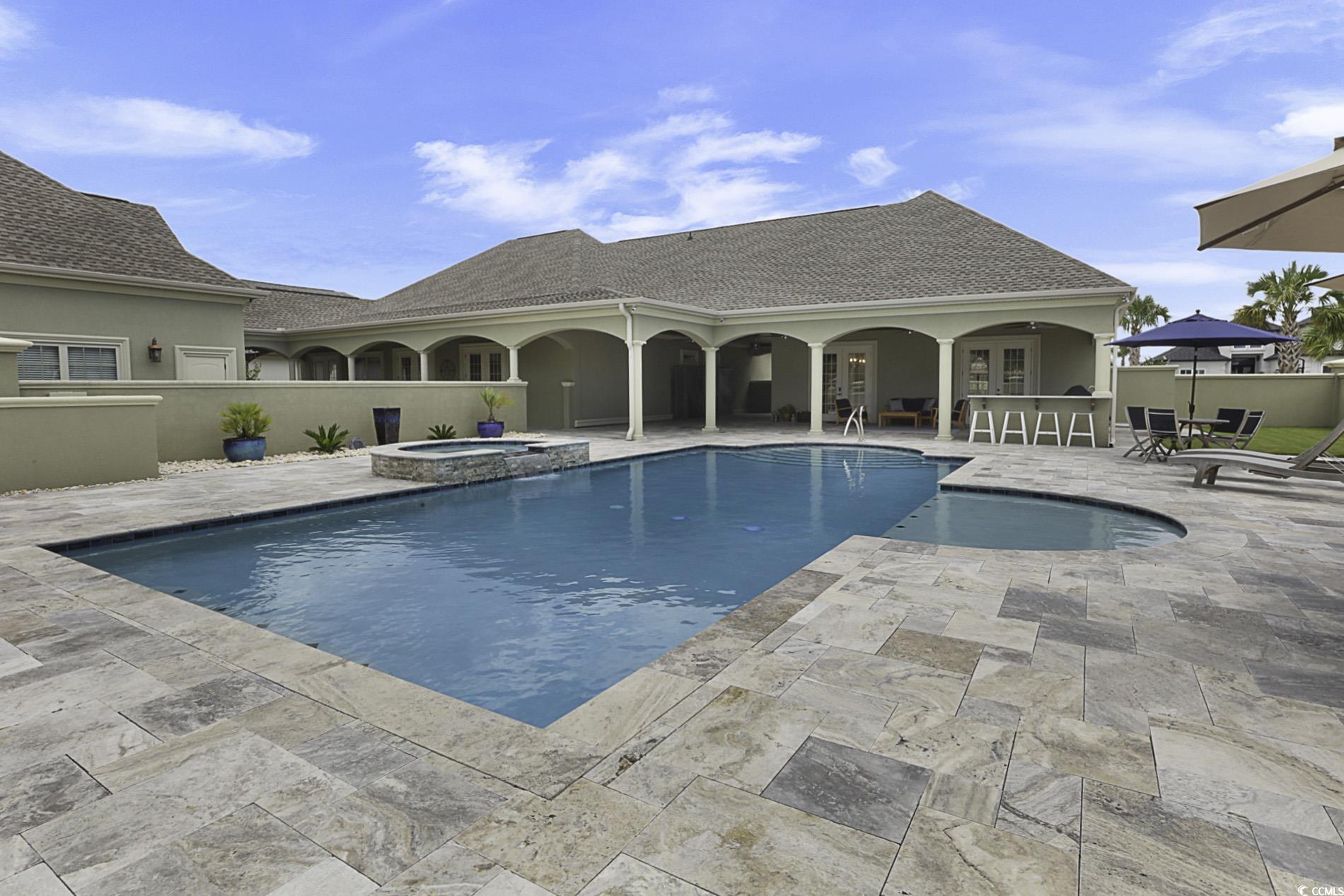 909 Bluffview Dr.