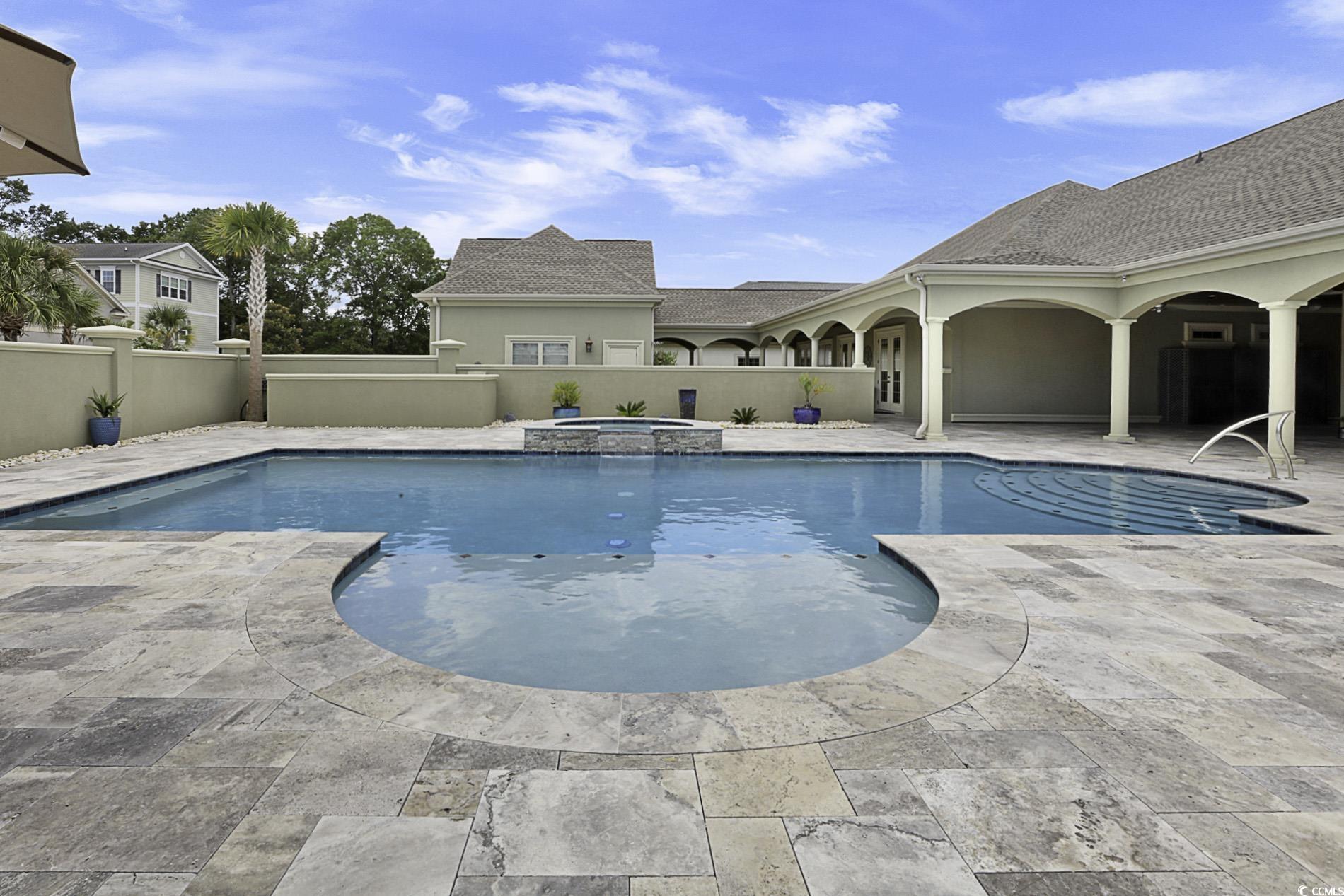 909 Bluffview Dr.