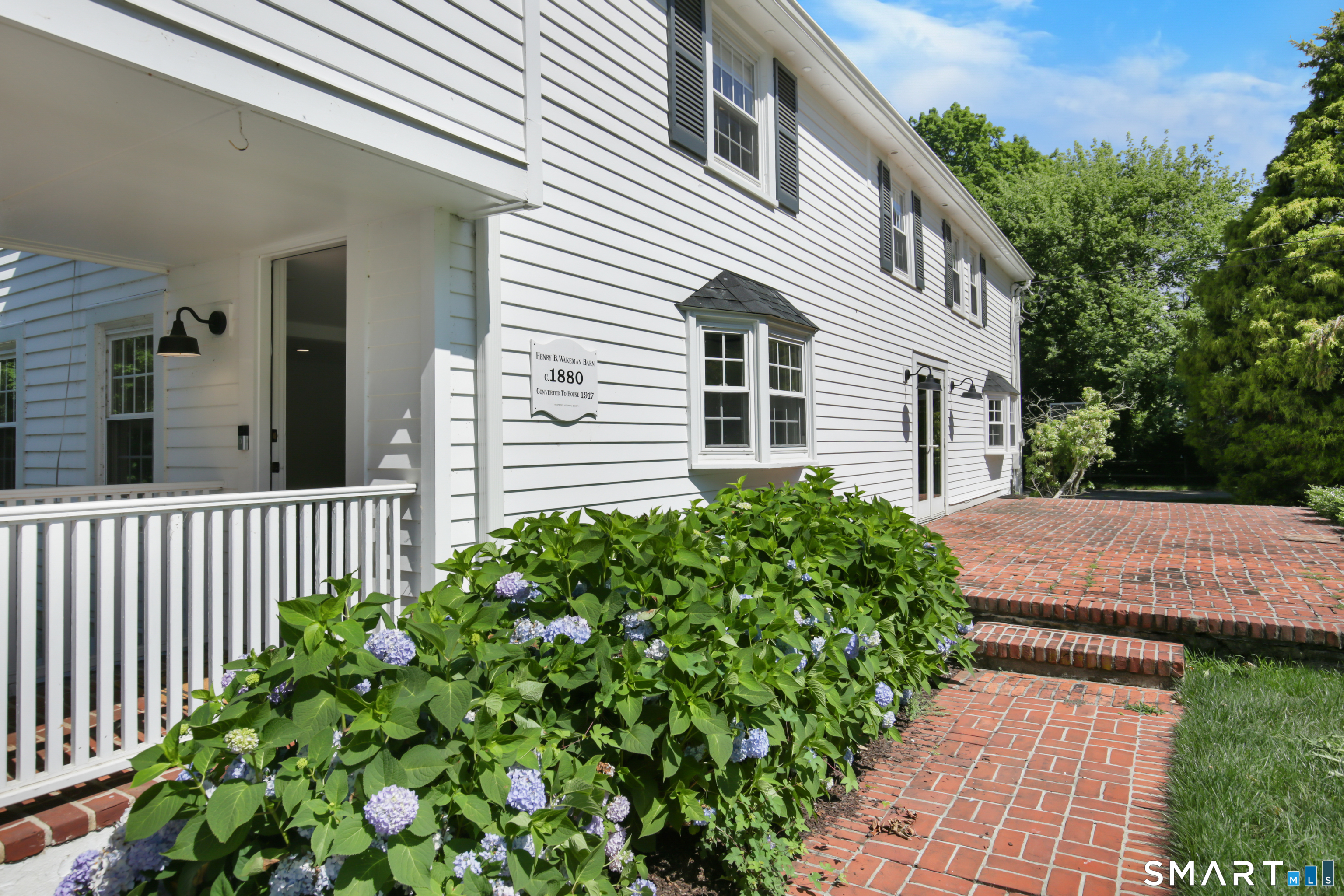 4 Wake Robin Road